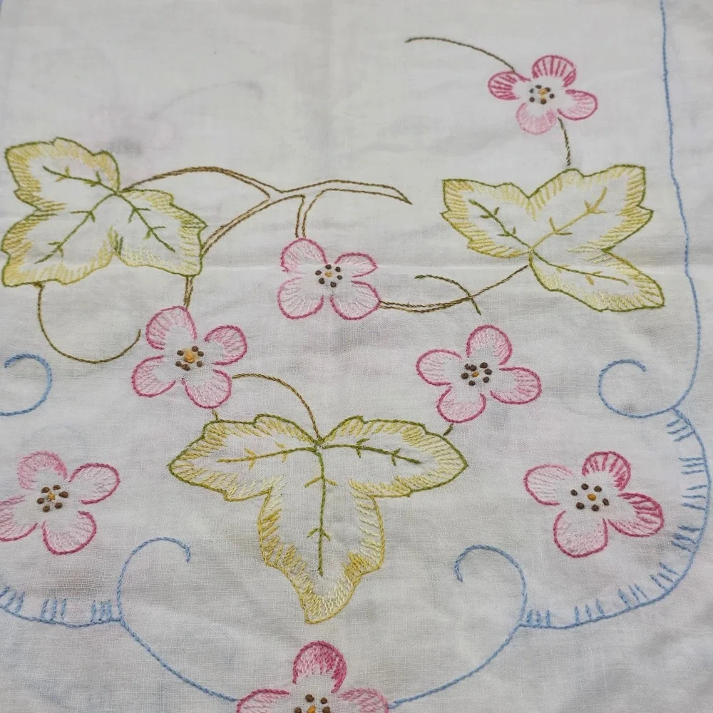 Cottagecore Dresser‎ Scarf White Pink Floral Hand Embroidered Vintage Runner